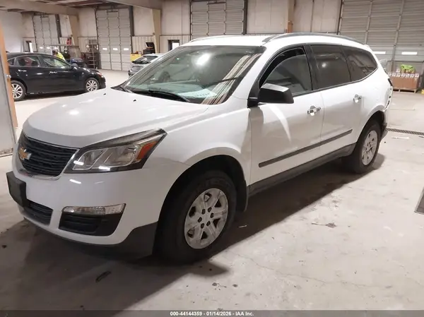 1GNKRFED7HJ256274 2017 CHEVROLET TRAVERSE - Image 2