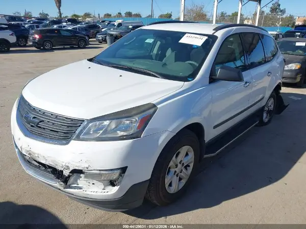 1GNKRFED7HJ317963 2017 CHEVROLET TRAVERSE - Image 2