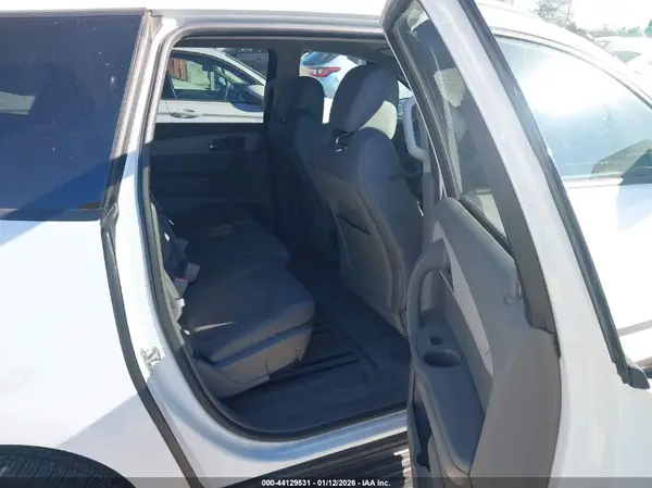 1GNKRFED7HJ317963 2017 CHEVROLET TRAVERSE - Image 8