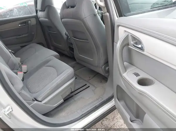1GNKRFED7HJ349988 2017 CHEVROLET TRAVERSE - Image 8