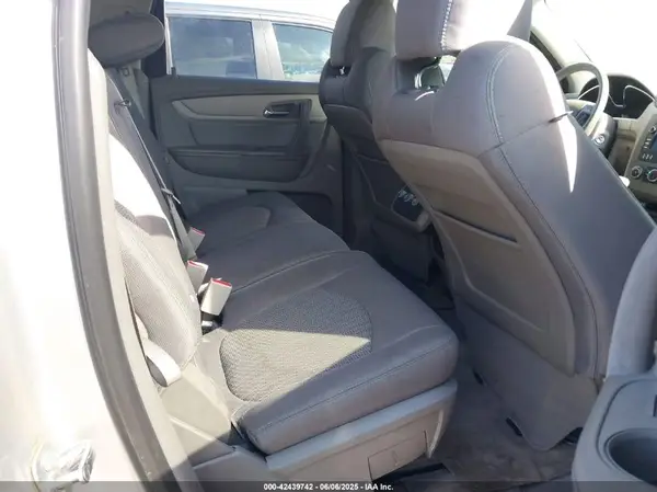 1GNKRFED8GJ307439 2016 CHEVROLET TRAVERSE - Image 8