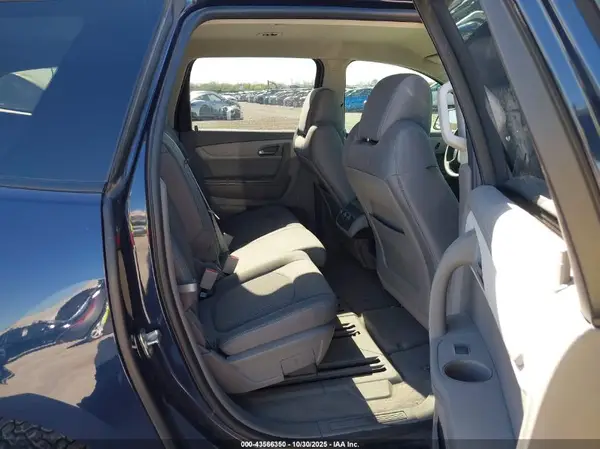 1GNKRFED8HJ116928 2017 CHEVROLET TRAVERSE - Image 8