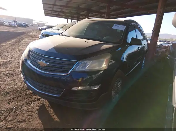 1GNKRFED8HJ156944 2017 CHEVROLET TRAVERSE - Image 2