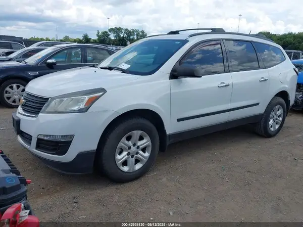 1GNKRFED8HJ183108 2017 CHEVROLET TRAVERSE - Image 2