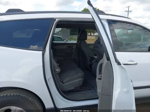 1GNKRFED8HJ183108 2017 CHEVROLET TRAVERSE - Image 8