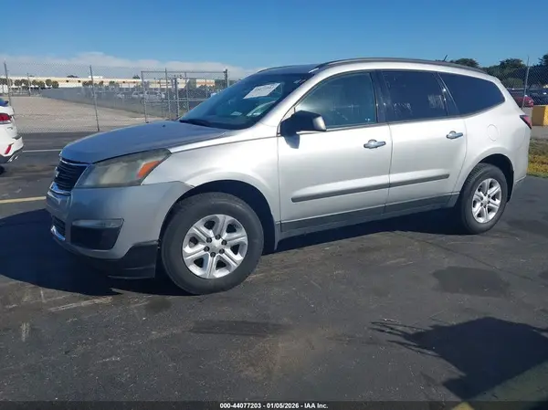 1GNKRFED8HJ245820 2017 CHEVROLET TRAVERSE - Image 2