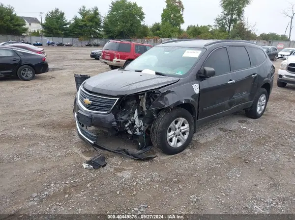1GNKRFED8HJ246353 2017 CHEVROLET TRAVERSE - Image 2