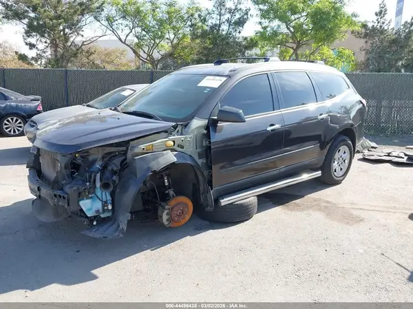1GNKRFED8HJ286075 2017 CHEVROLET TRAVERSE - Image 2