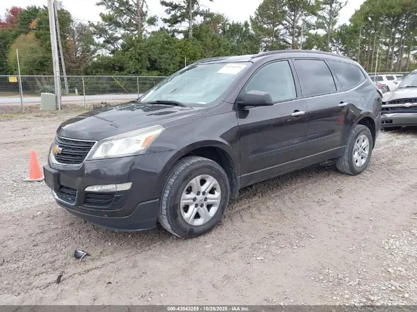 1GNKRFED8HJ292958 2017 CHEVROLET TRAVERSE - Image 2