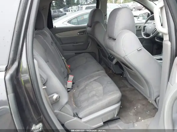 1GNKRFED8HJ321679 2017 CHEVROLET TRAVERSE - Image 8