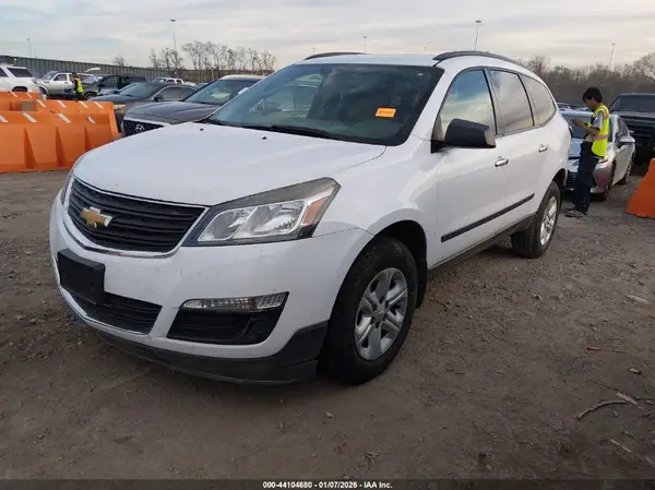 1GNKRFED8HJ350289 2017 CHEVROLET TRAVERSE - Image 2