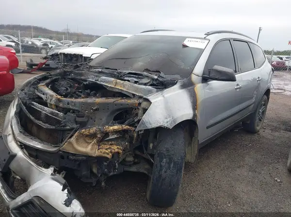 1GNKRFED9HJ155284 2017 CHEVROLET TRAVERSE - Image 2