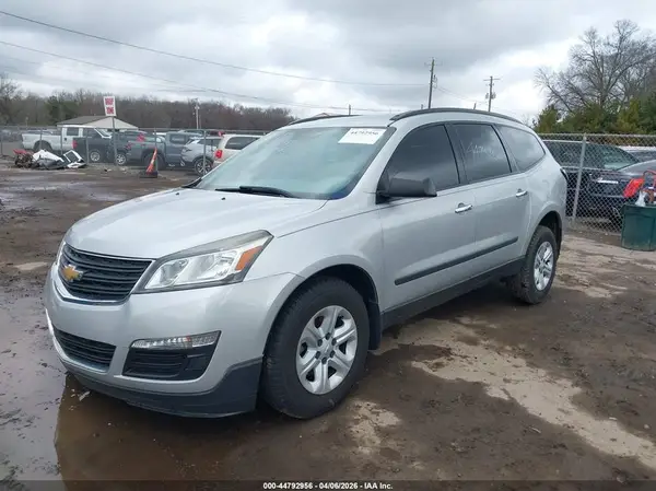 1GNKRFED9HJ208002 2017 CHEVROLET TRAVERSE - Image 2