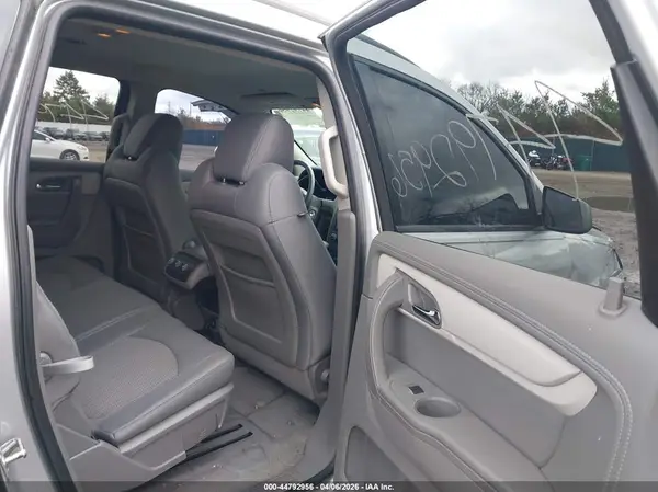 1GNKRFED9HJ208002 2017 CHEVROLET TRAVERSE - Image 8
