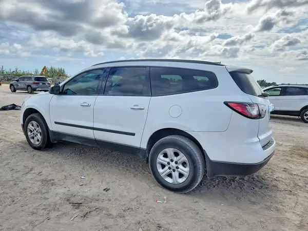 1GNKRFED9HJ271875 2017 CHEVROLET TRAVERSE - Image 2