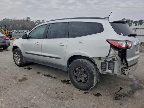 1GNKRFED9HJ293262 2017 CHEVROLET TRAVERSE - Image 2