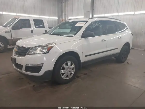 1GNKRFED9HJ347398 2017 CHEVROLET TRAVERSE - Image 2