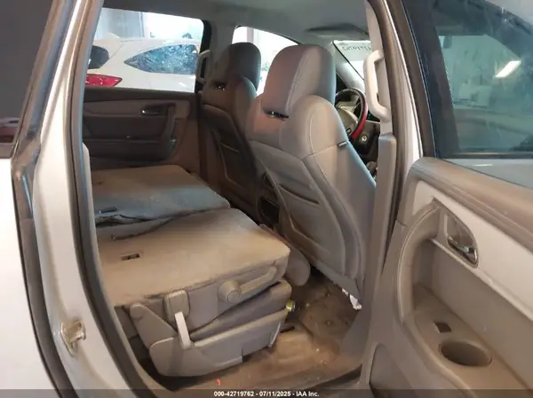 1GNKRFEDXHJ240652 2017 CHEVROLET TRAVERSE - Image 8