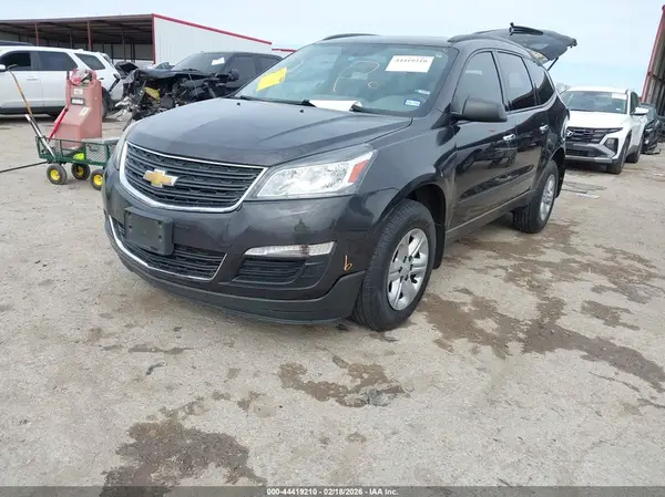 1GNKRFEDXHJ270704 2017 CHEVROLET TRAVERSE - Image 2