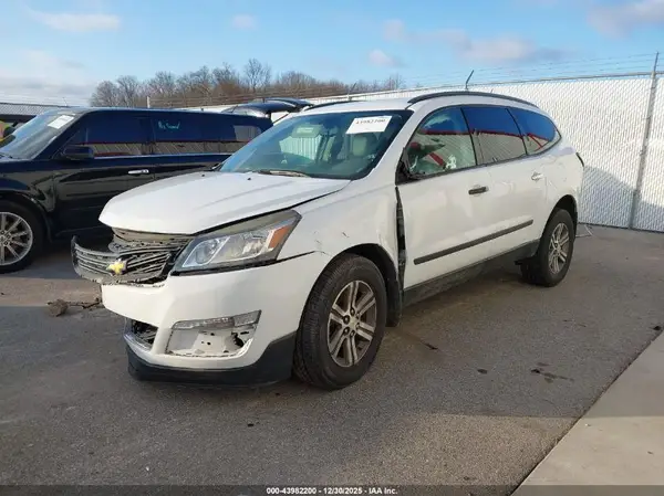 1GNKRFEDXHJ349533 2017 CHEVROLET TRAVERSE - Image 2