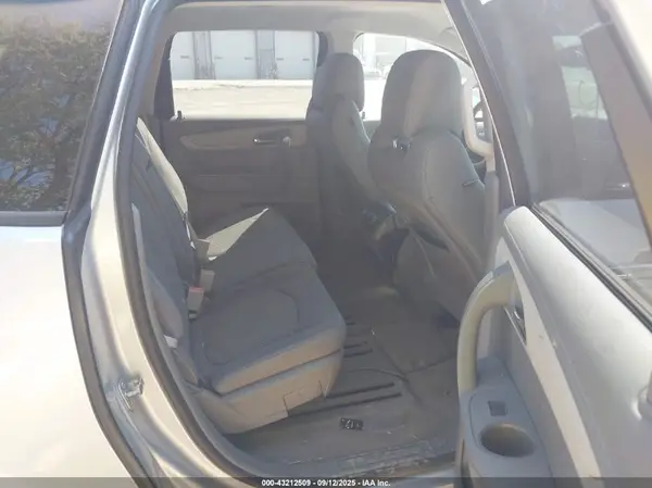 1GNKRFKD0HJ143206 2017 CHEVROLET TRAVERSE - Image 8