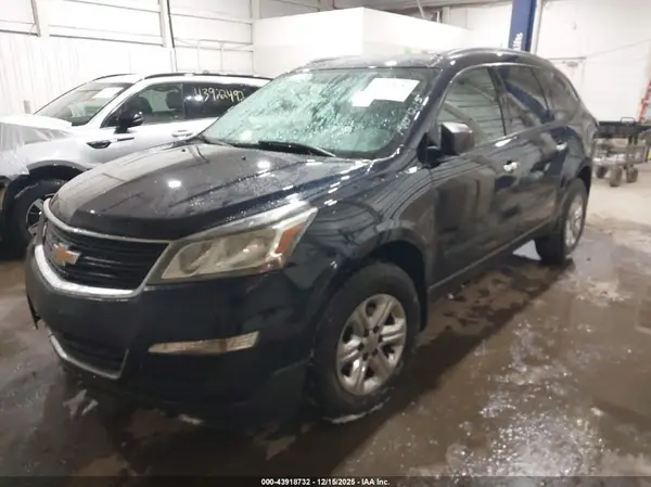 1GNKRFKD0HJ155212 2017 CHEVROLET TRAVERSE - Image 2