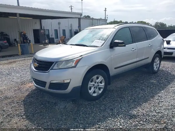 1GNKRFKD0HJ201606 2017 CHEVROLET TRAVERSE - Image 2