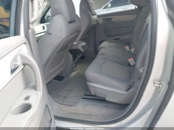 1GNKRFKD0HJ201606 2017 CHEVROLET TRAVERSE - Image 8