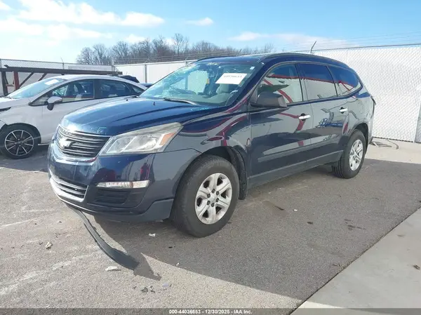 1GNKRFKD0HJ205431 2017 CHEVROLET TRAVERSE - Image 2