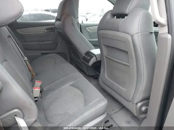 1GNKRFKD0HJ264026 2017 CHEVROLET TRAVERSE - Image 8