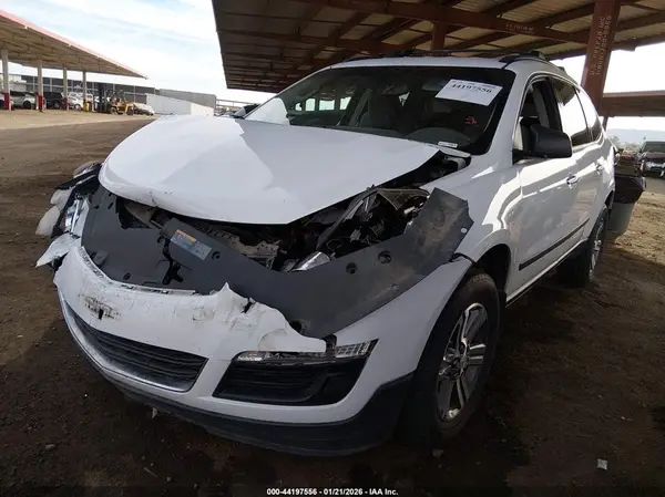 1GNKRFKD0HJ303732 2017 CHEVROLET TRAVERSE - Image 2