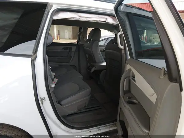 1GNKRFKD0HJ303732 2017 CHEVROLET TRAVERSE - Image 8