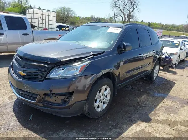 1GNKRFKD0HJ330896 2017 CHEVROLET TRAVERSE - Image 2