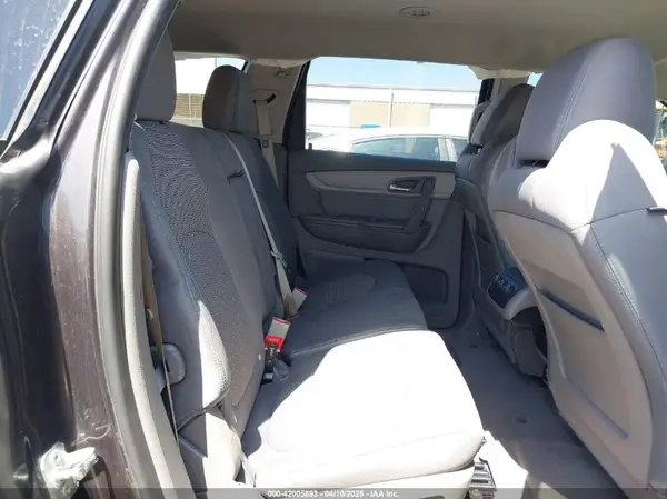1GNKRFKD0HJ330896 2017 CHEVROLET TRAVERSE - Image 8