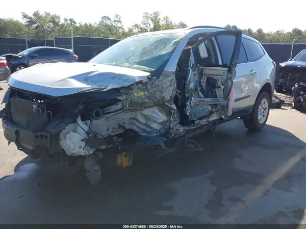 1GNKRFKD1GJ207171 2016 CHEVROLET TRAVERSE - Image 2