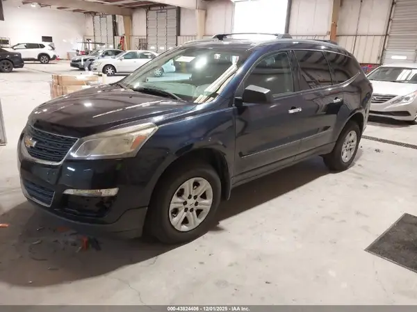 1GNKRFKD1HJ135440 2017 CHEVROLET TRAVERSE - Image 2