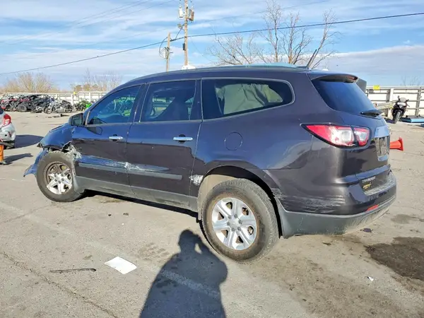 1GNKRFKD1HJ182905 2017 CHEVROLET TRAVERSE - Image 2