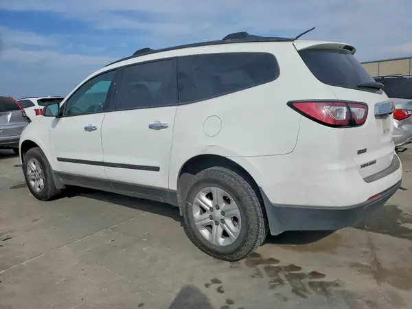 1GNKRFKD1HJ186663 2017 CHEVROLET TRAVERSE - Image 2