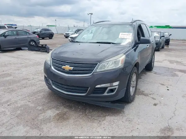 1GNKRFKD1HJ210041 2017 CHEVROLET TRAVERSE - Image 2