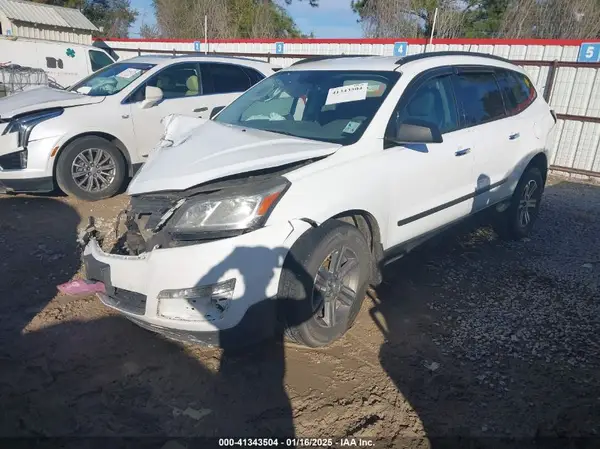 1GNKRFKD1HJ238129 2017 CHEVROLET TRAVERSE - Image 2