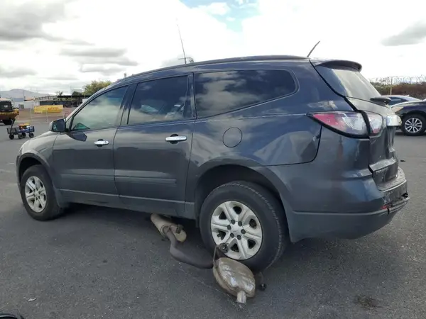 1GNKRFKD1HJ325982 2017 CHEVROLET TRAVERSE - Image 2
