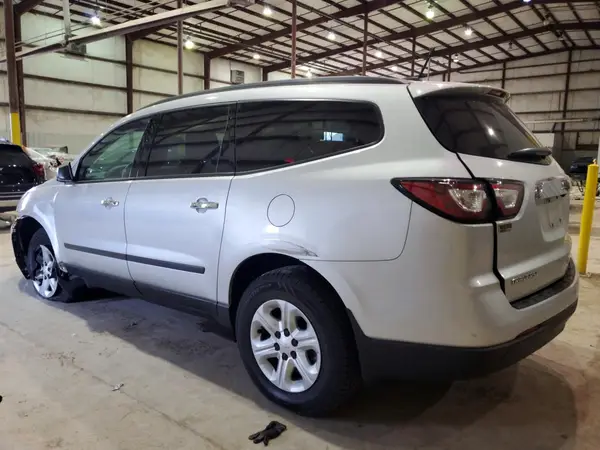 1GNKRFKD1HJ340949 2017 CHEVROLET TRAVERSE - Image 2