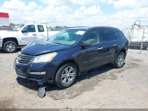 1GNKRFKD2HJ153235 2017 CHEVROLET TRAVERSE - Image 2