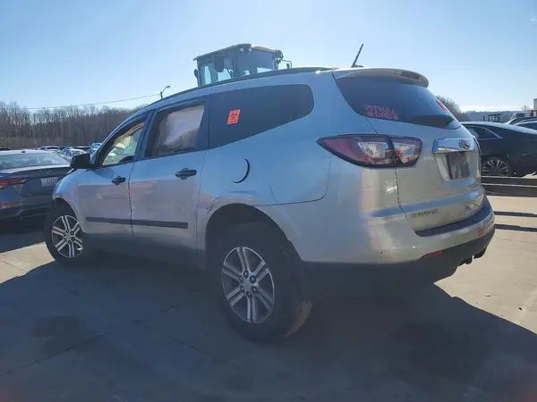 1GNKRFKD2HJ240665 2017 CHEVROLET TRAVERSE - Image 2