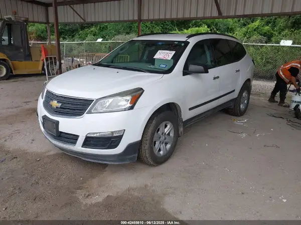 1GNKRFKD2HJ243839 2017 CHEVROLET TRAVERSE - Image 2