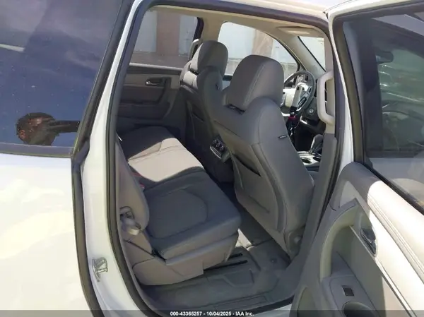 1GNKRFKD2HJ260138 2017 CHEVROLET TRAVERSE - Image 8