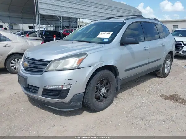 1GNKRFKD2HJ276923 2017 CHEVROLET TRAVERSE - Image 2