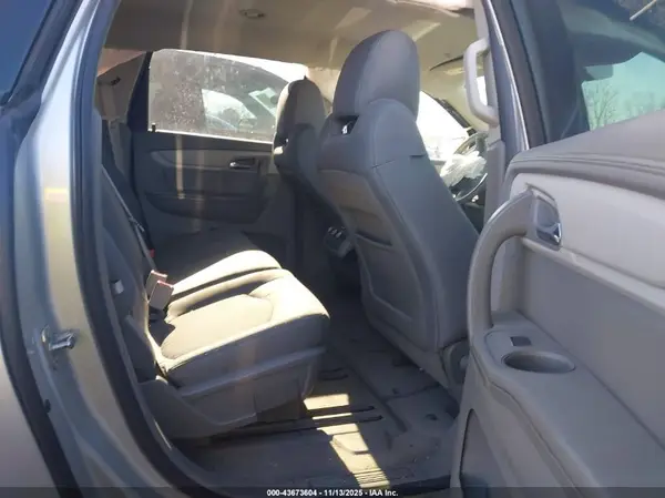1GNKRFKD2HJ340328 2017 CHEVROLET TRAVERSE - Image 8