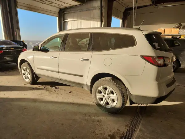 1GNKRFKD2HJ350292 2017 CHEVROLET TRAVERSE - Image 2
