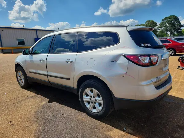 1GNKRFKD2HJ351278 2017 CHEVROLET TRAVERSE - Image 2